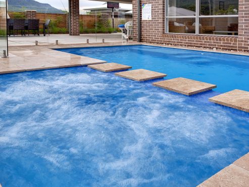 Beautiful fibreglass pool with a Wader