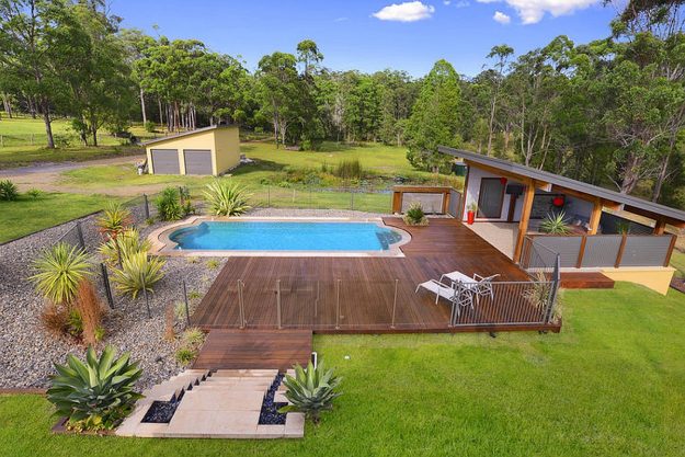 Mark Pollard Pools Contemporary pool showcasing our building and landscaping work