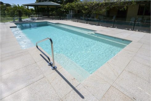 Mark Pollard Pools Vogue 10.2 fibreglass self cleaning pool Pearl with Sunpod 2