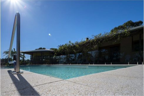 Mark Pollard Pools Vogue 10.2 fibreglass self cleaning pool Pearl with Sunpod 4