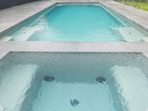 Smart swimming pool with a spa attached